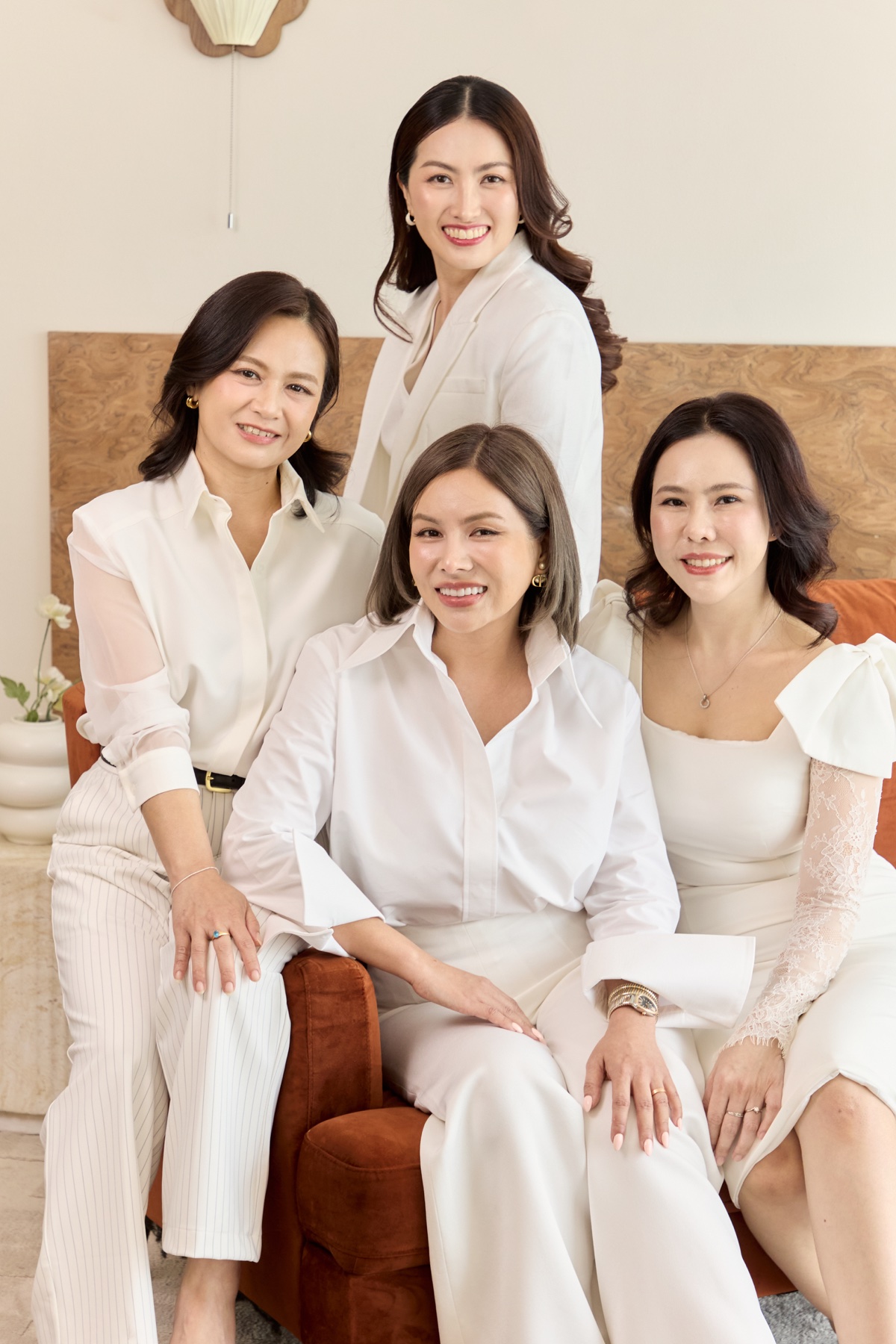 คุณน้ำร่วมกับลูกค้าชาร์กิรี่
